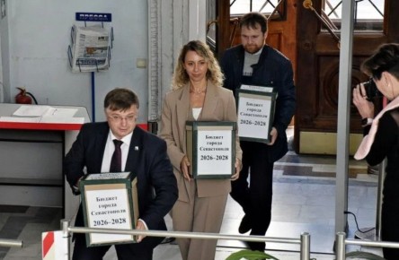 Горы бумаги отменяются: севастопольский бюджет «похудел» с 30 коробок до 3-х