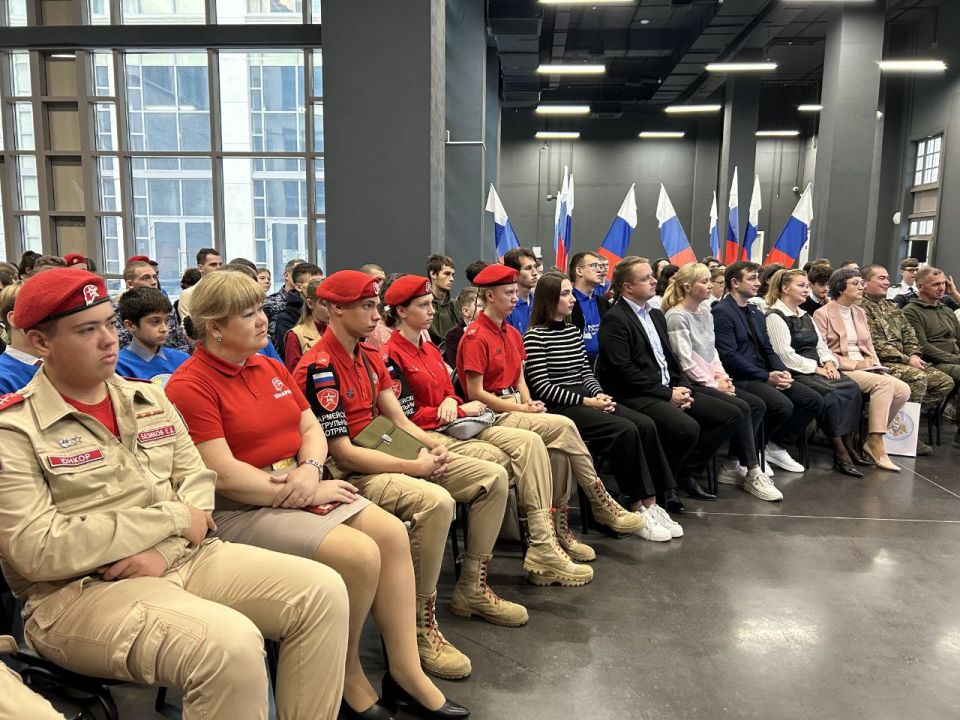 Герой России Дамир Юсупов встретился с молодежью Севастополя Герой России Дамир Юсупов встретился с молодежью Севастополя