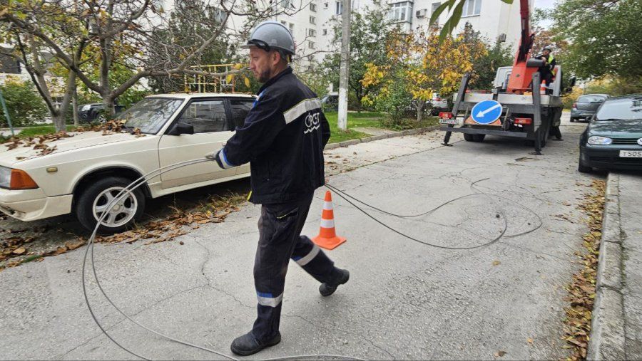 На улице Кокчетавской обновляют уличное освещение На улице Кокчетавской обновляют уличное освещение