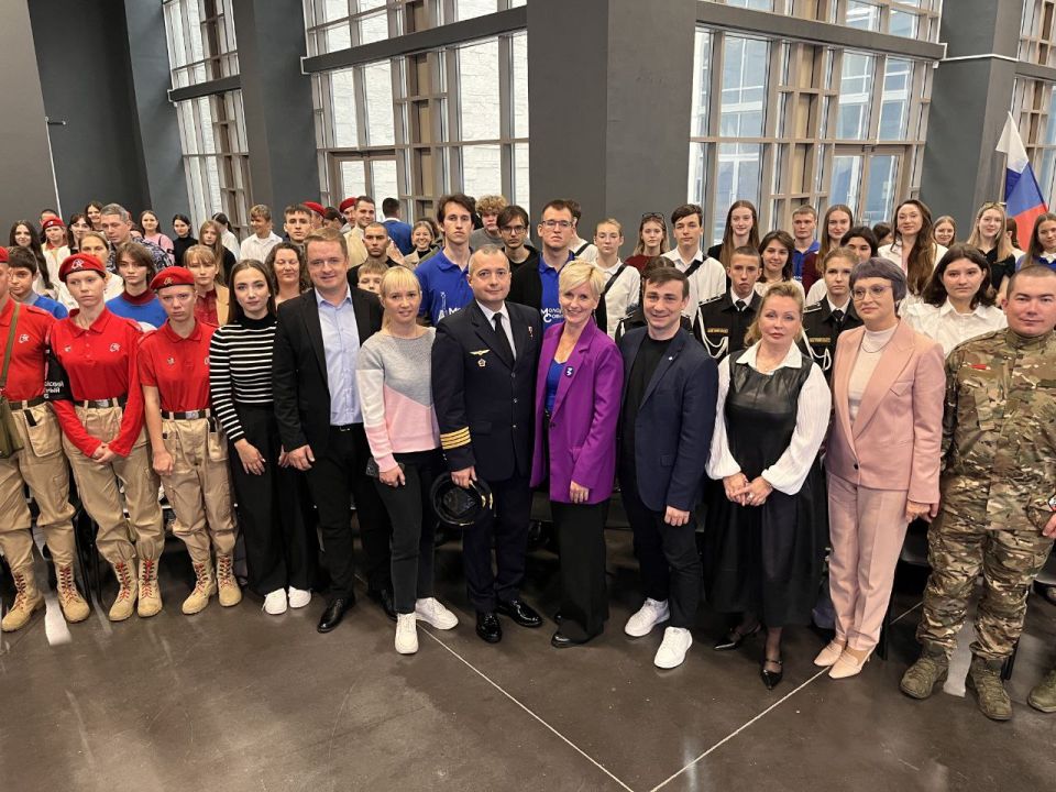 Герой России Дамир Юсупов встретился с молодежью Севастополя Герой России Дамир Юсупов встретился с молодежью Севастополя