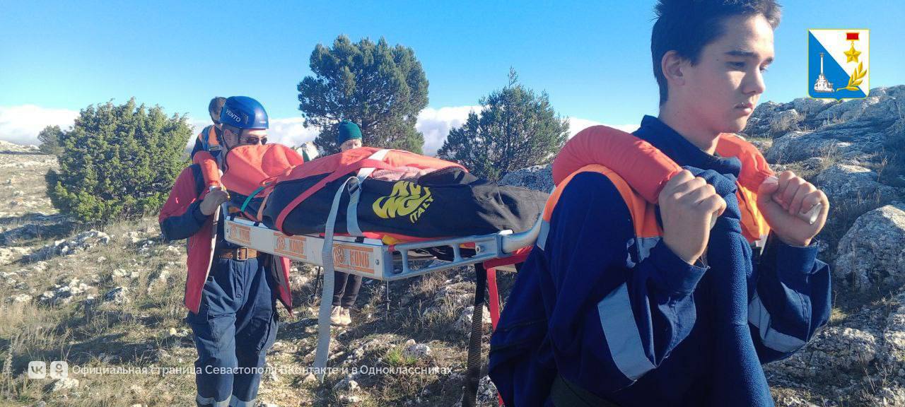 Спасатели эвакуировали пострадавшую с горы Каланых-Кая