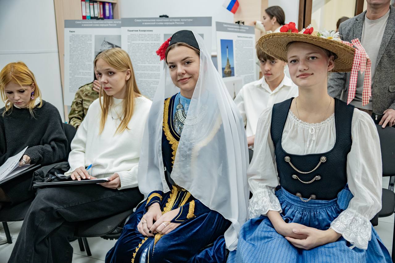 Михаил Развожаев: Участники программы «Севастополь — город Героев» написали этнографический диктант Михаил Развожаев: Участники программы «Севастополь — город Героев» написали этнографический диктант