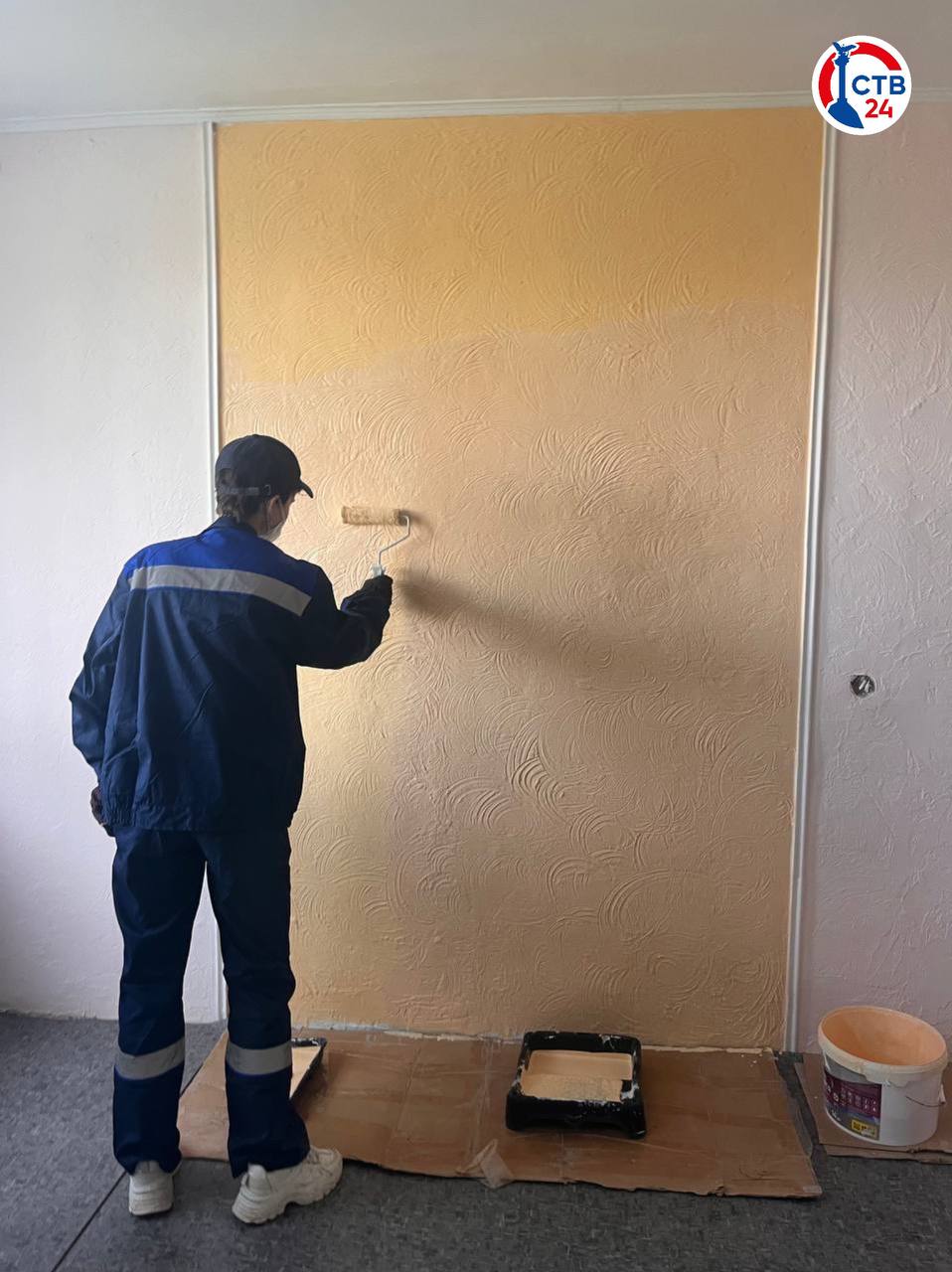 Студенты севастопольского архитектурно-строительного техникума преображают свои классы во время учебной практики