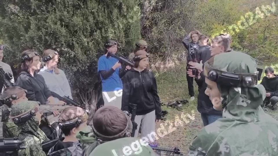 В Севастополе прошли тренировочные сборы среди спортивных школ города по военно-патриотическим дисциплинам и игре в лазертаг, приуроченные к Дню военного разведчика