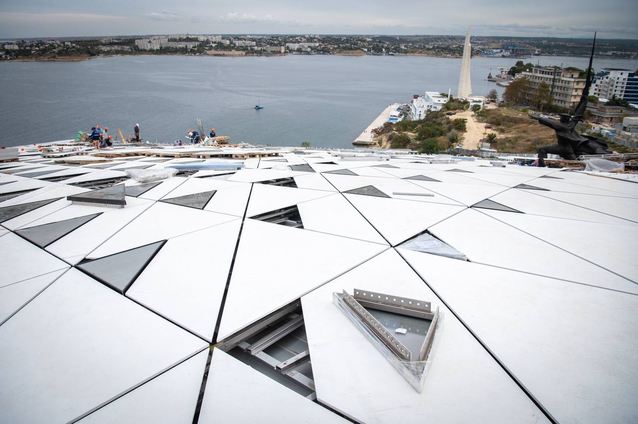 Стройка культурного кластера на мысе Хрустальном напоминает сборку сложного, но прекрасного пазла Стройка культурного кластера на мысе Хрустальном напоминает сборку сложного, но прекрасного пазла