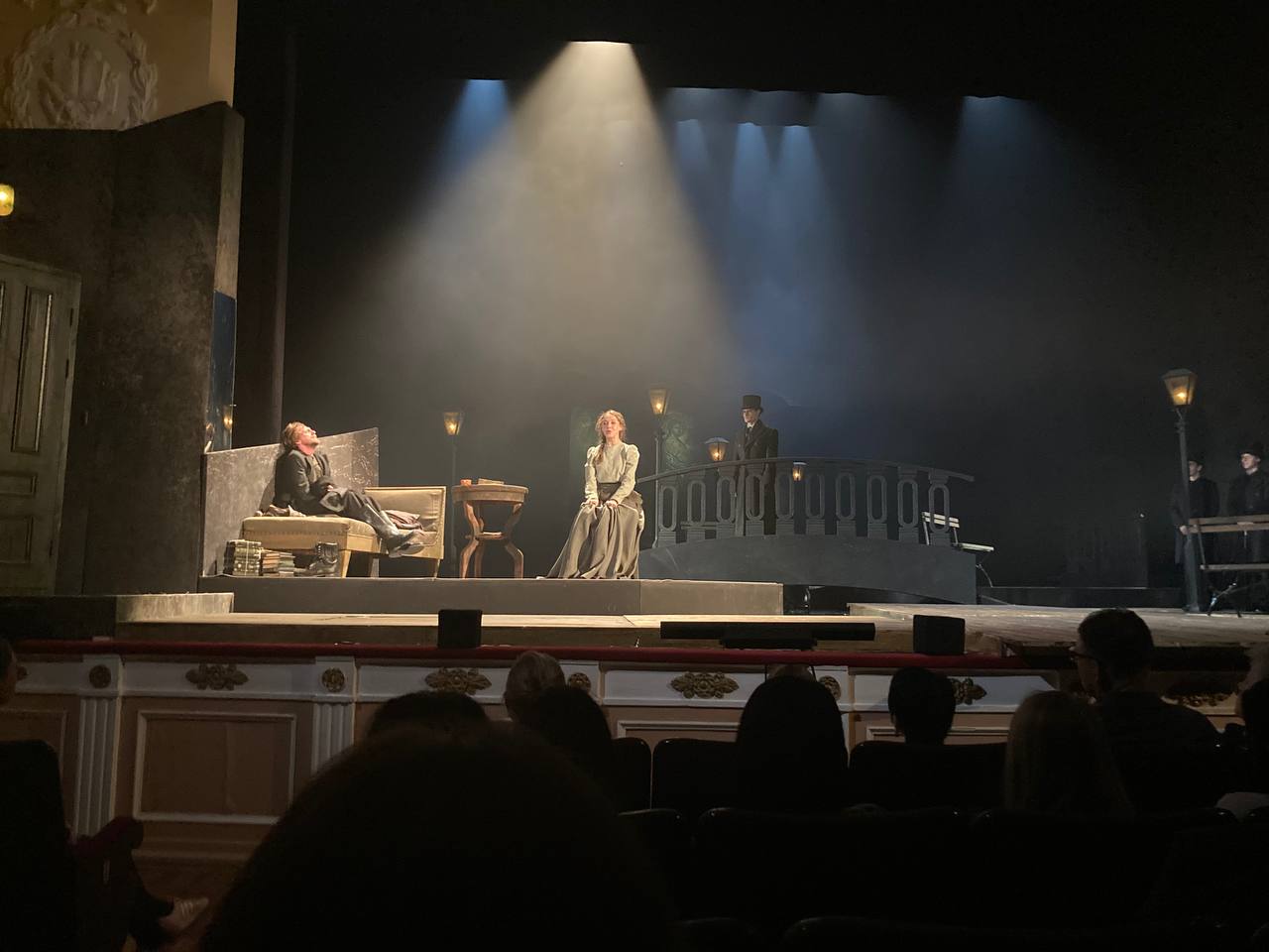 По сути, спектакль Лифанова начинается со смерти