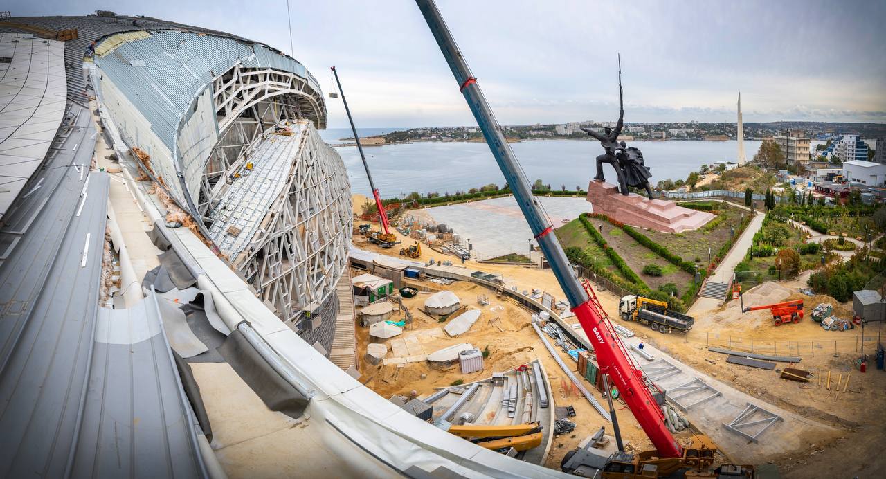 В Севастополе продолжается строительство культурного комплекса на мысе Хрустальном в Севастополе