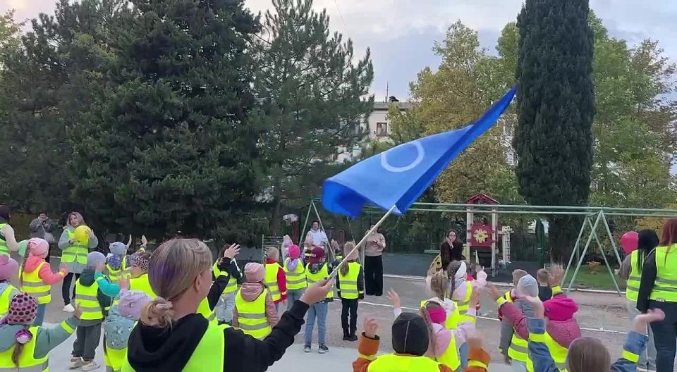 «Севастополь, Засветись!» Госавтоинспекция Севастополя продолжает проведение массовых флешмобов по безопасности дорожного движения