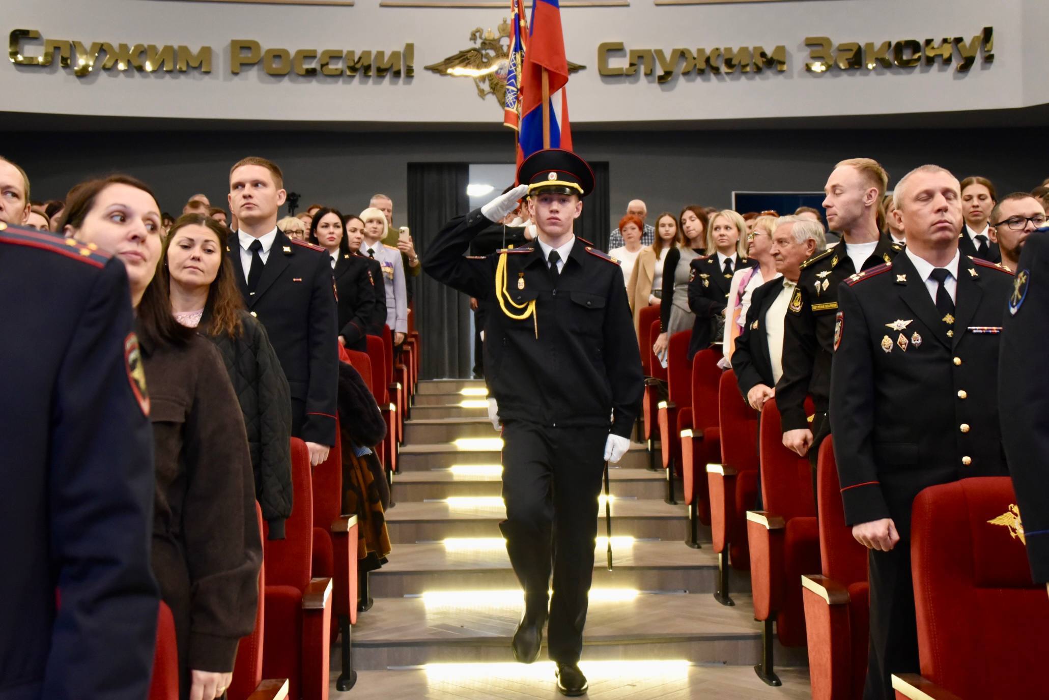 Владимир Немцев: Сегодня, в преддверии Дня сотрудников органов внутренних дел Российской Федерации, вместе с Губернатором Севастополя Михаилом Развожаевым, начальником УМВД России по городу Севастополю Сергеем Сигуновым... Владимир Немцев: Сегодня, в преддверии Дня сотрудников органов внутренних дел Российской Федерации, вместе с Губернатором Севастополя Михаилом Развожаевым, начальником УМВД России по городу Севастополю Сергеем Сигуновым...