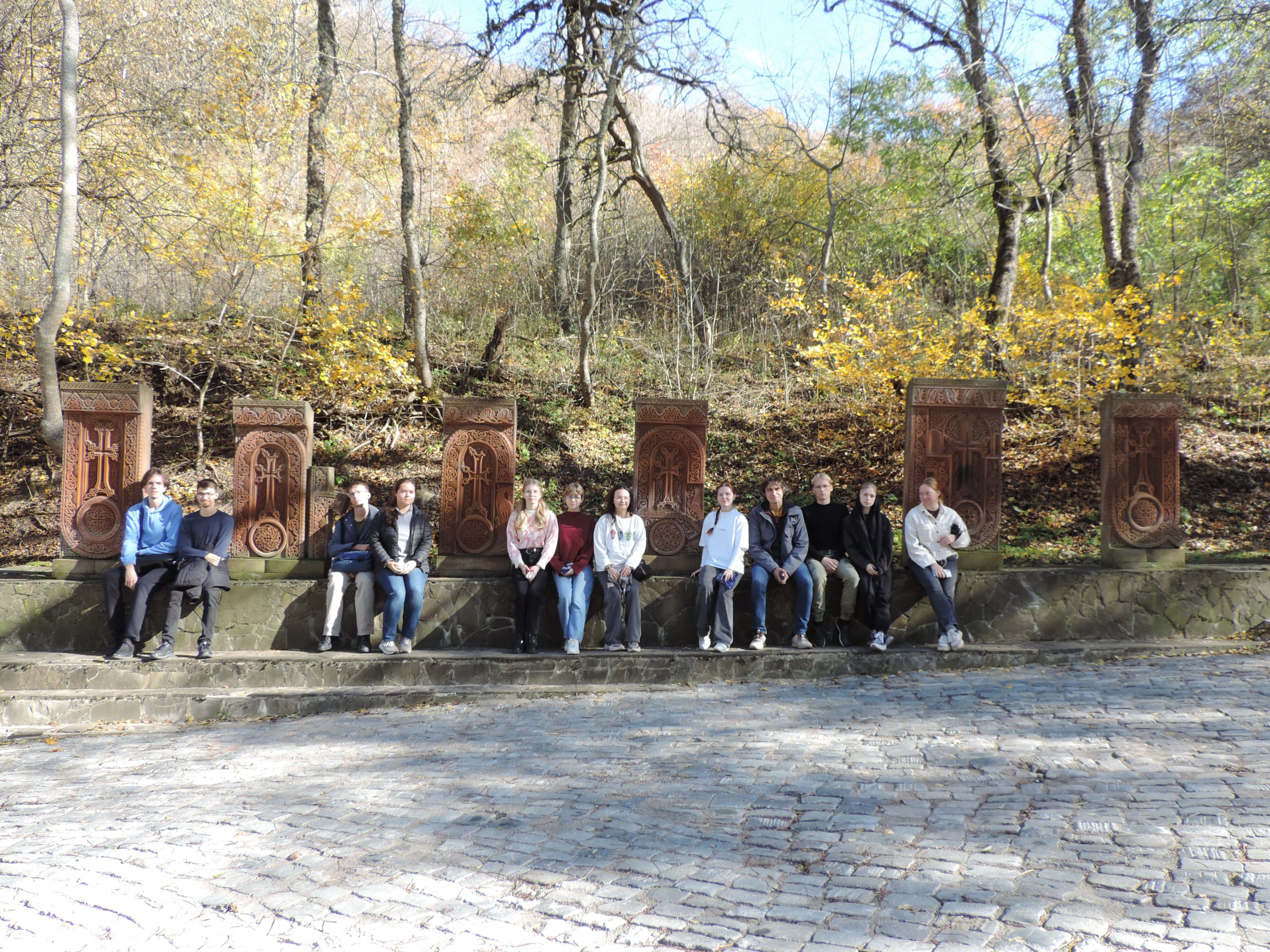 Студенты СевГУ исследуют средневековые армянские храмы в Крыму Студенты СевГУ исследуют средневековые армянские храмы в Крыму