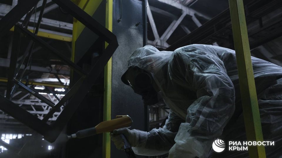 Труд в неволе: какую пользу приносят осужденные в Крыму?