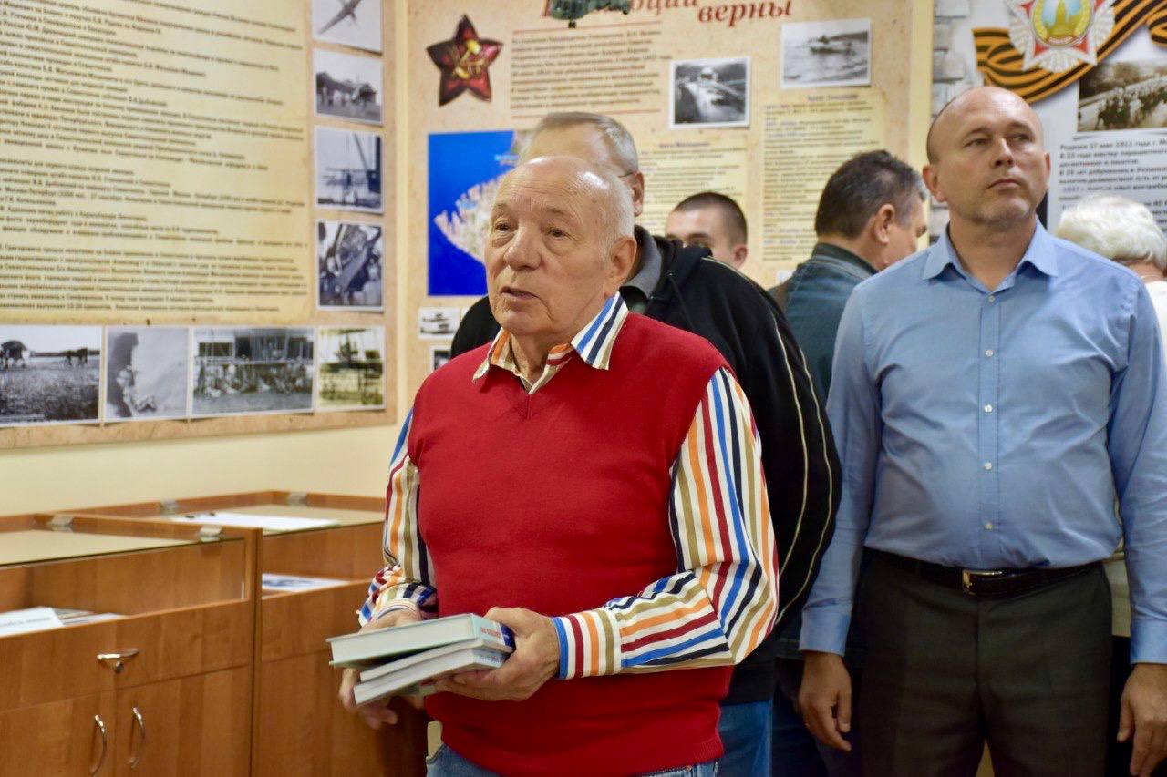 В школе №22 имени Н.А. Острякова прошло открытие обновленной экспозиции музея боевой славы «Они посвятили жизни небу…», приуроченное к памятной дате начала Второй Героической обороны Севастополя в годы Великой Отечественной... В школе №22 имени Н.А. Острякова прошло открытие обновленной экспозиции музея боевой славы «Они посвятили жизни небу…», приуроченное к памятной дате начала Второй Героической обороны Севастополя в годы Великой Отечественной...