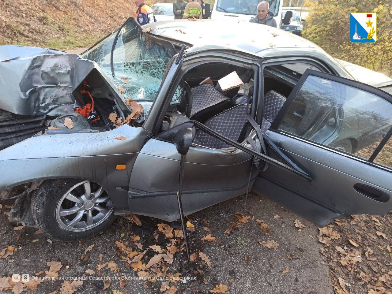 Спасатели деблокировали пострадавшего в ДТП Спасатели деблокировали пострадавшего в ДТП