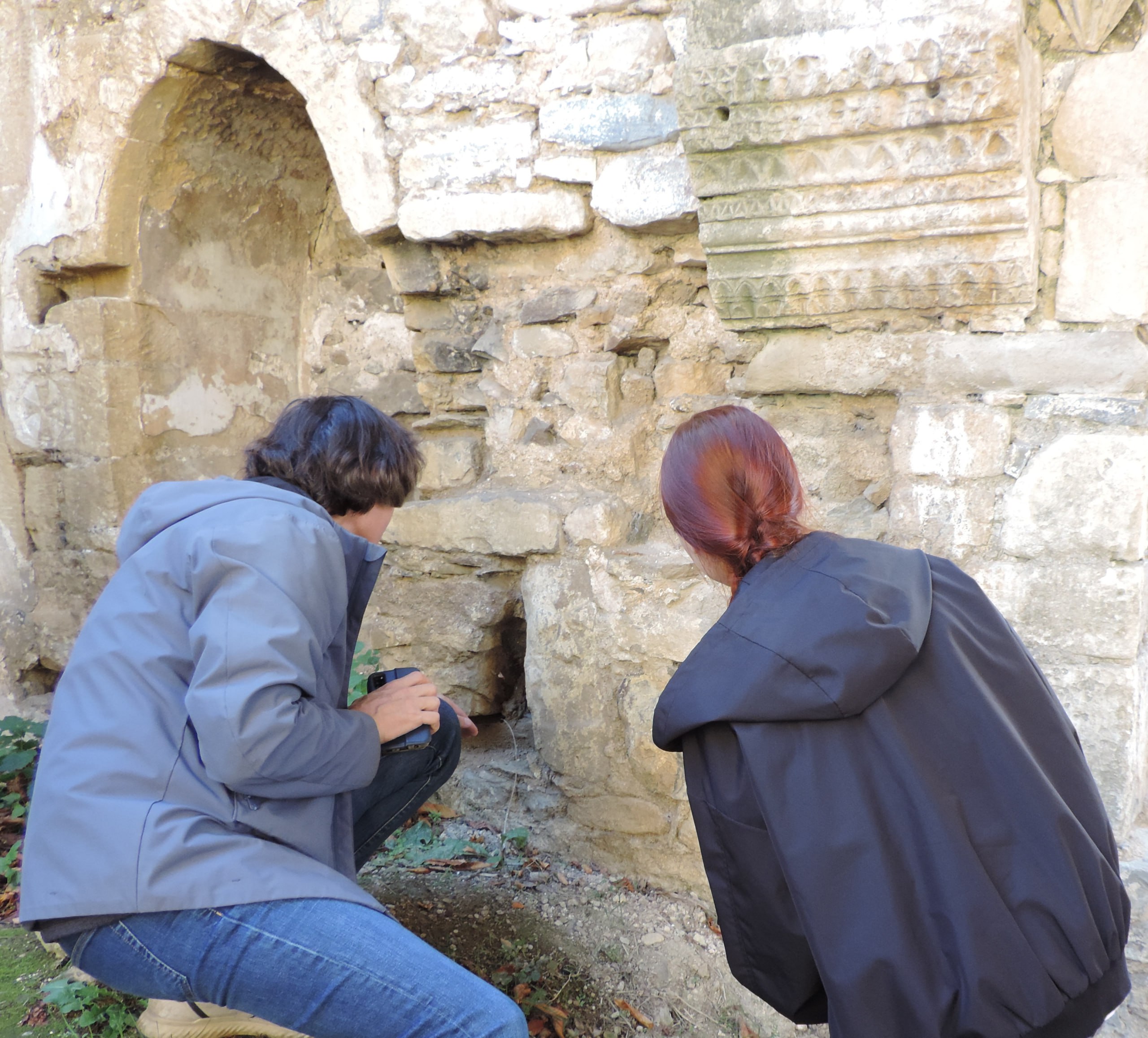 Студенты СевГУ исследуют средневековые армянские храмы в Крыму Студенты СевГУ исследуют средневековые армянские храмы в Крыму