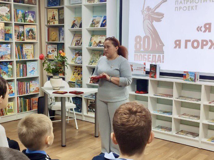 В детской библиотеке Инкермана прошел патриотический час «Ребята с нашего двора» В детской библиотеке Инкермана прошел патриотический час «Ребята с нашего двора»