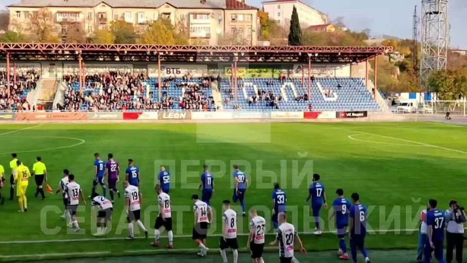 ФК «Севастополь» начал матч с «Кубань Холинг» на домашнем поле
