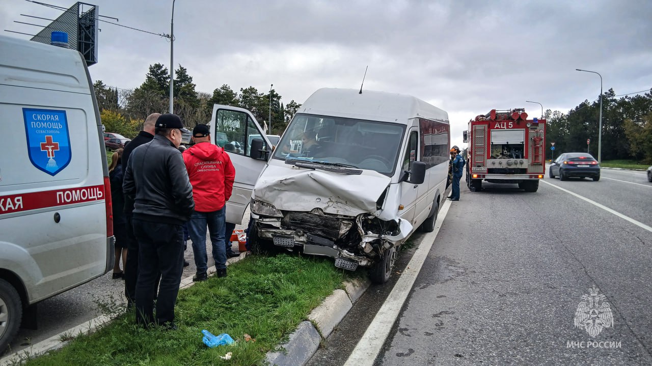 Три человека пострадало в ДТП в районе Инкермана Три человека пострадало в ДТП в районе Инкермана
