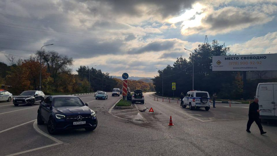 12-летняя девочка и две женщины пострадали в ДТП с автобусом в Севастополе