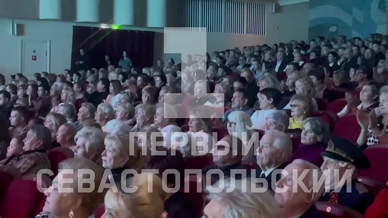 Торжественное собрание, посвящённое 50-летию Гагаринского района, проходит во Дворце культуры рыбаков