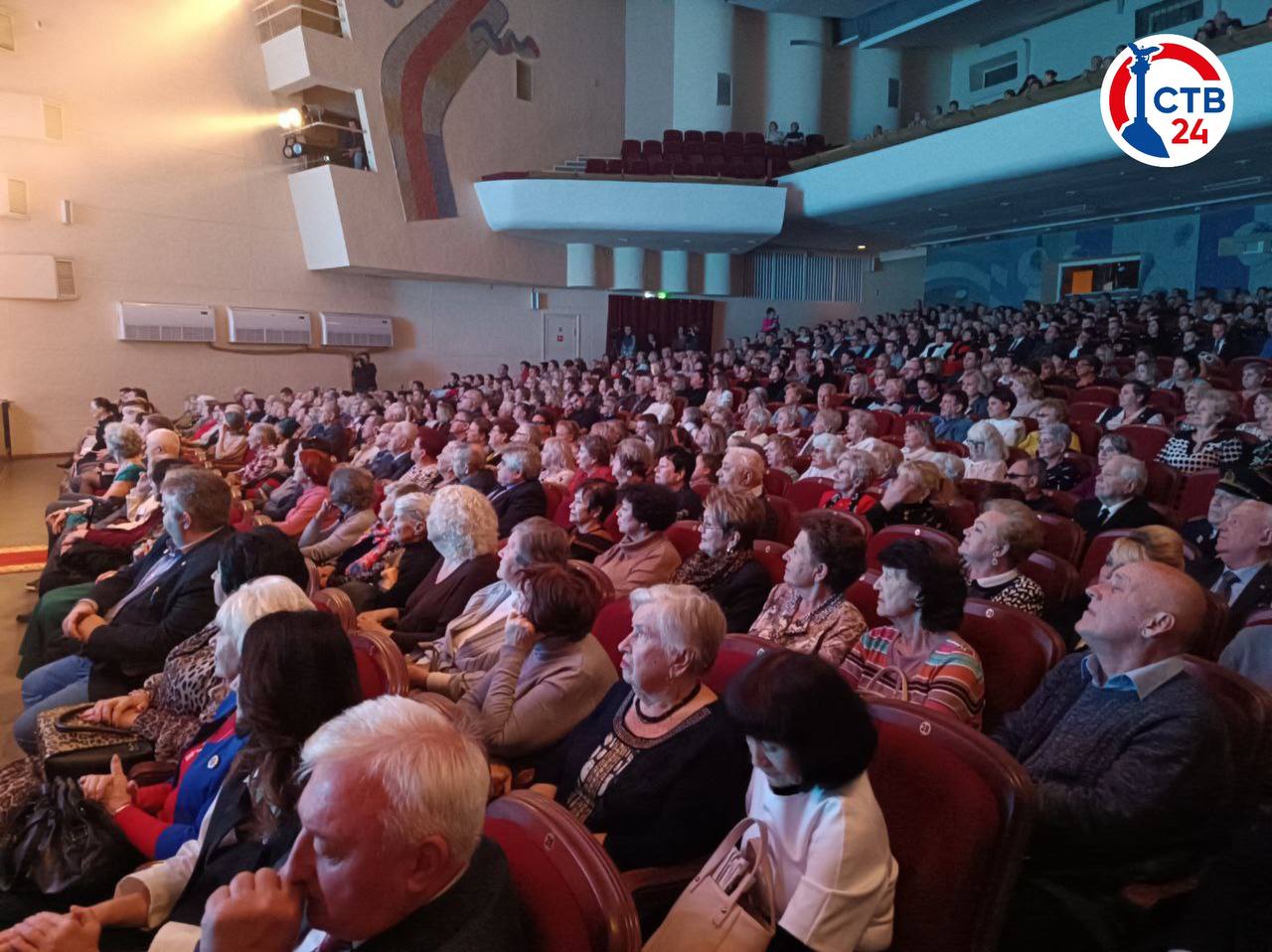 Гагаринский район Севастополя отмечает 50-летие торжественным концертом во Дворце культуры рыбаков Гагаринский район Севастополя отмечает 50-летие торжественным концертом во Дворце культуры рыбаков