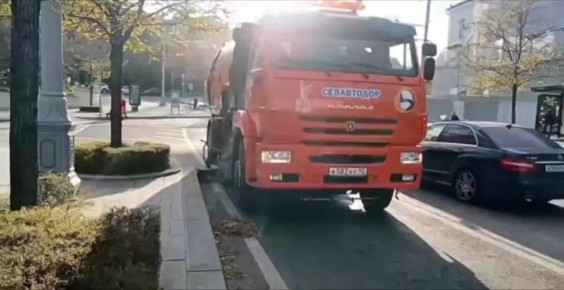 Новая уборочная техника на улицах города