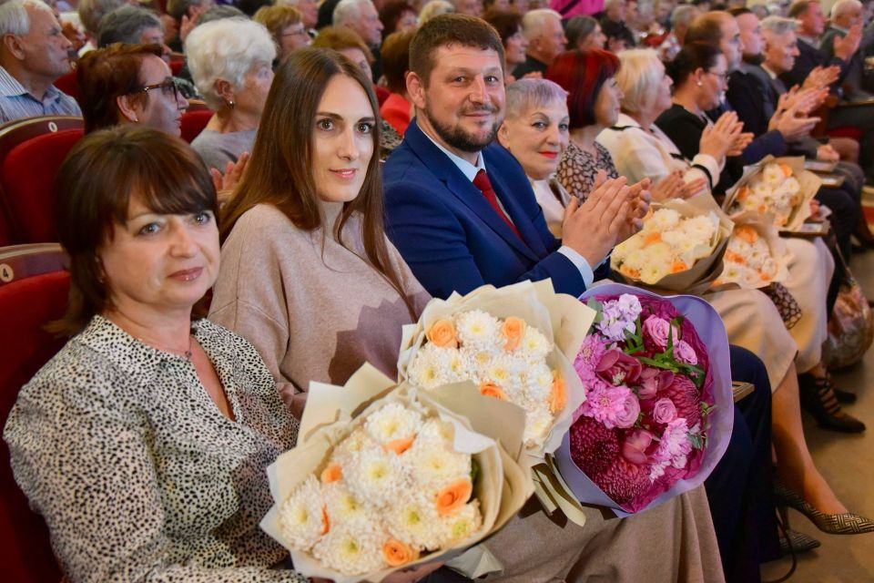 Владимир Немцев: Накануне в Доме культуры рыбаков состоялось торжественное мероприятие в честь 50-летия Гагаринского района Севастополя Владимир Немцев: Накануне в Доме культуры рыбаков состоялось торжественное мероприятие в честь 50-летия Гагаринского района Севастополя
