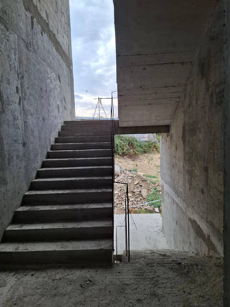 Вместе с главным врачом городской больницы № 5 Натальей Борисовной Шайнер встретились с генеральным подрядчиком на проблемном объекте «Строительство детской поликлиники на 100 посещений в смену на Корабельной стороне» -... Вместе с главным врачом городской больницы № 5 Натальей Борисовной Шайнер встретились с генеральным подрядчиком на проблемном объекте «Строительство детской поликлиники на 100 посещений в смену на Корабельной стороне» -...