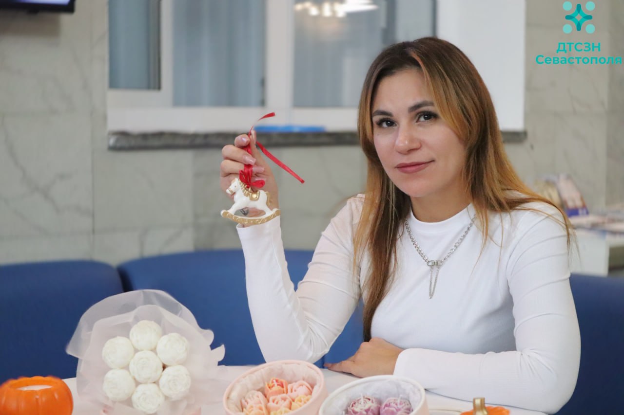 Мама - это человек, который умеет делать абсолютно всё, а иногда и несколько дел сразу