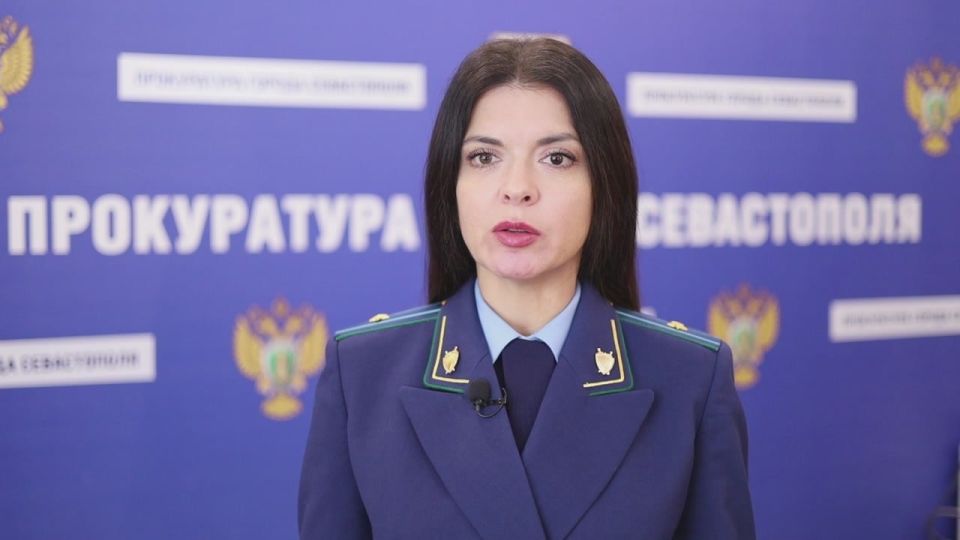 В Севастополе прокуратура организовала проверку по сведениям о возможном вовлечении двухлетнего мальчика в употребление алкогольного напитка из пивной бутылки и курение неизвестных веществ