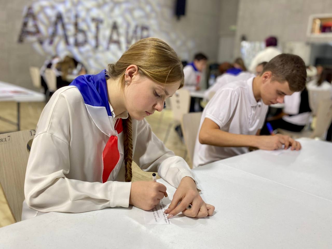 Определены все финалисты конкурса «Правовой брейн-ринг», организованного прокуратурой города Севастополя совместно с ГБОУ «Центр дополнительного образования «Малая академия наук» Определены все финалисты конкурса «Правовой брейн-ринг», организованного прокуратурой города Севастополя совместно с ГБОУ «Центр дополнительного образования «Малая академия наук»