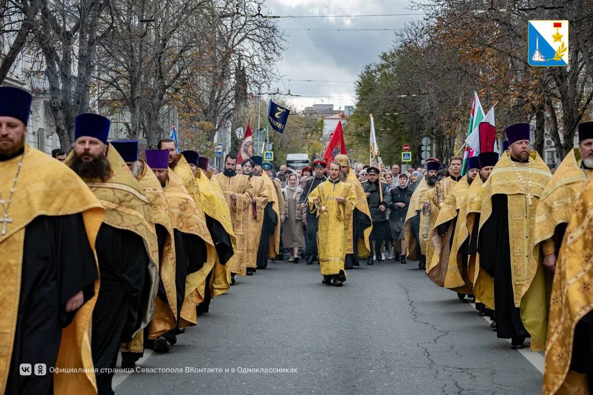 Духовенство и сотни верующих сегодня почтили память погибших в Гражданской войне Духовенство и сотни верующих сегодня почтили память погибших в Гражданской войне