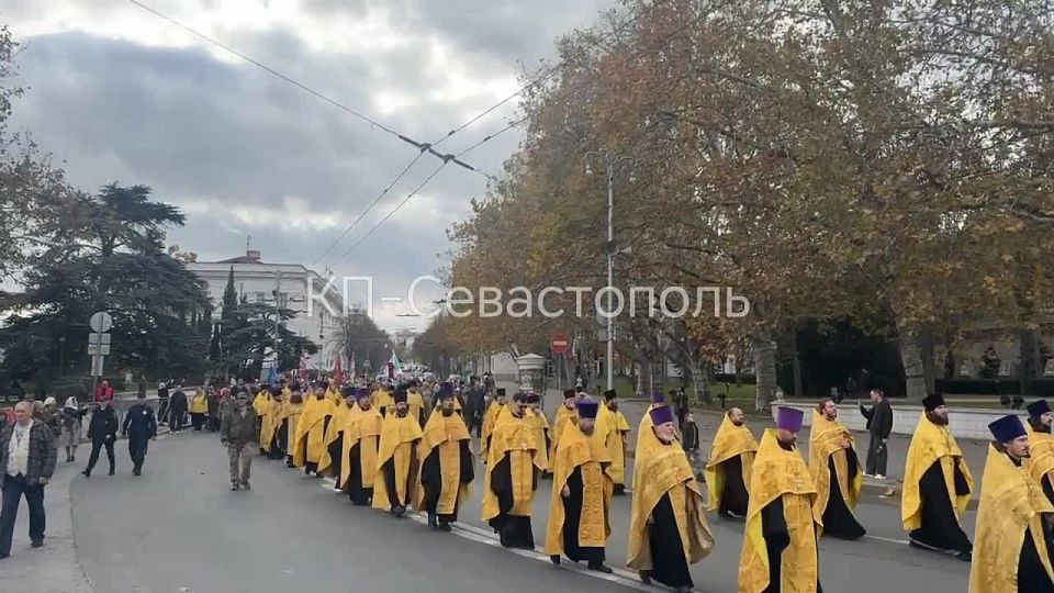 16 ноября в Севастополе прошел крестный ход в память Исхода русской армии из Крыма в ноябре 1920 года