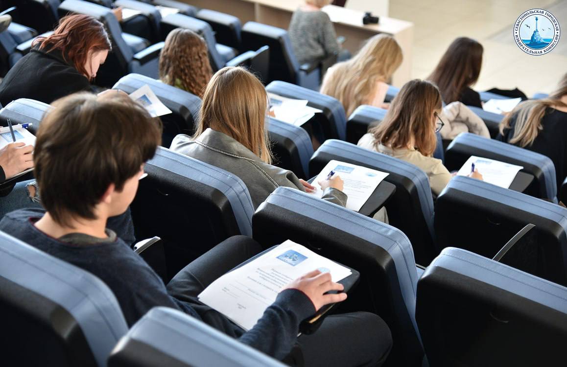 В Севастополе более 70 старшеклассников приняли участие во Всероссийской олимпиаде «Софиум» по избирательному праву
