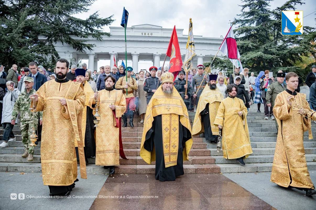 Духовенство и сотни верующих сегодня почтили память погибших в Гражданской войне Духовенство и сотни верующих сегодня почтили память погибших в Гражданской войне