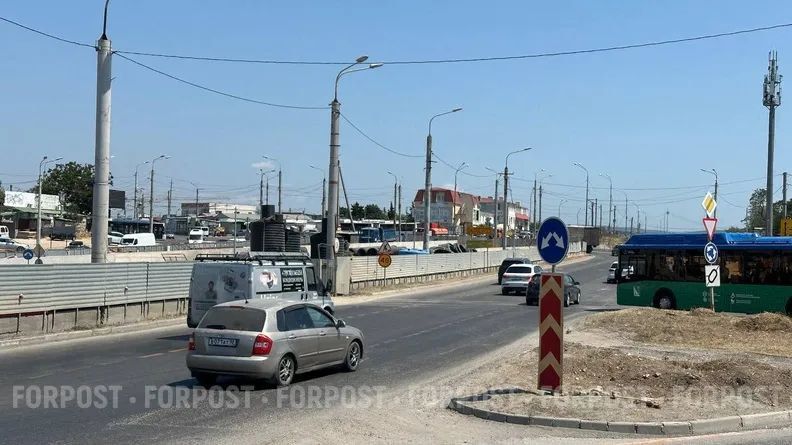В Севастополе ещё на год продлили запрет на проезд в районе 5-го км Балаклавского шоссе между строящейся развязкой «Огурец» и проспектом Генерала Острякова