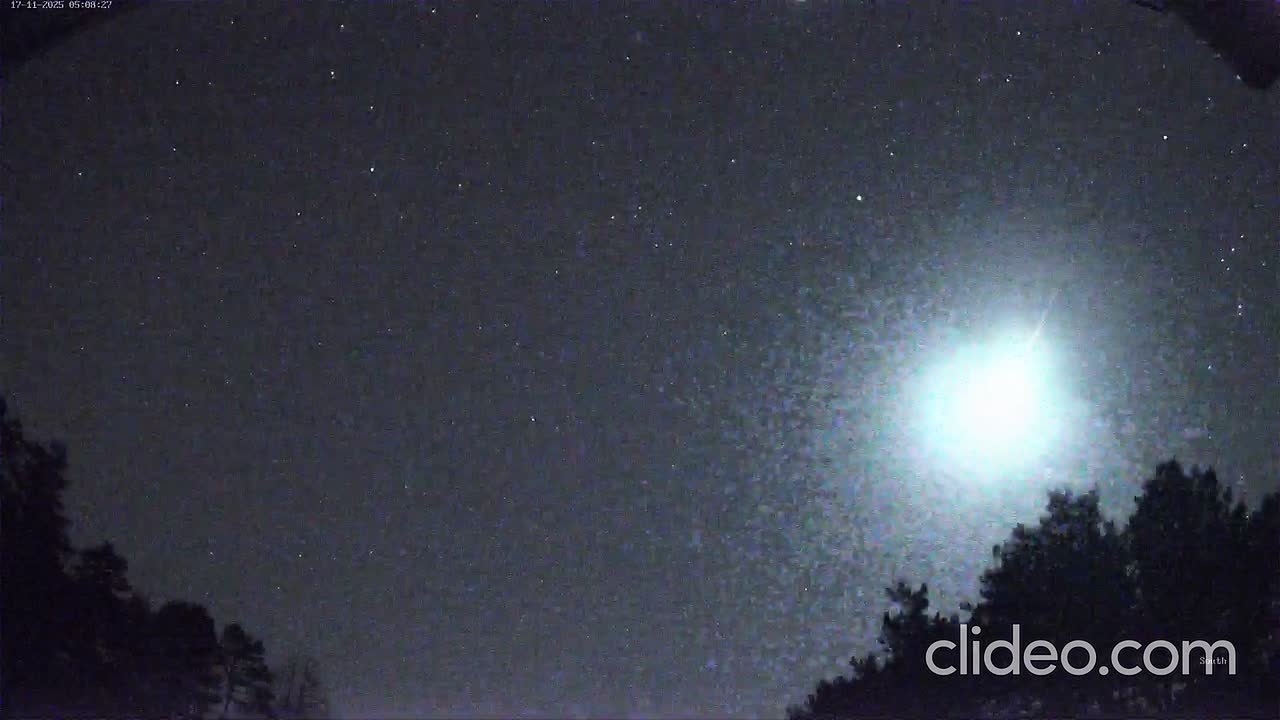 Сегодня ранним утром над Крымом можно было наблюдать яркий болид