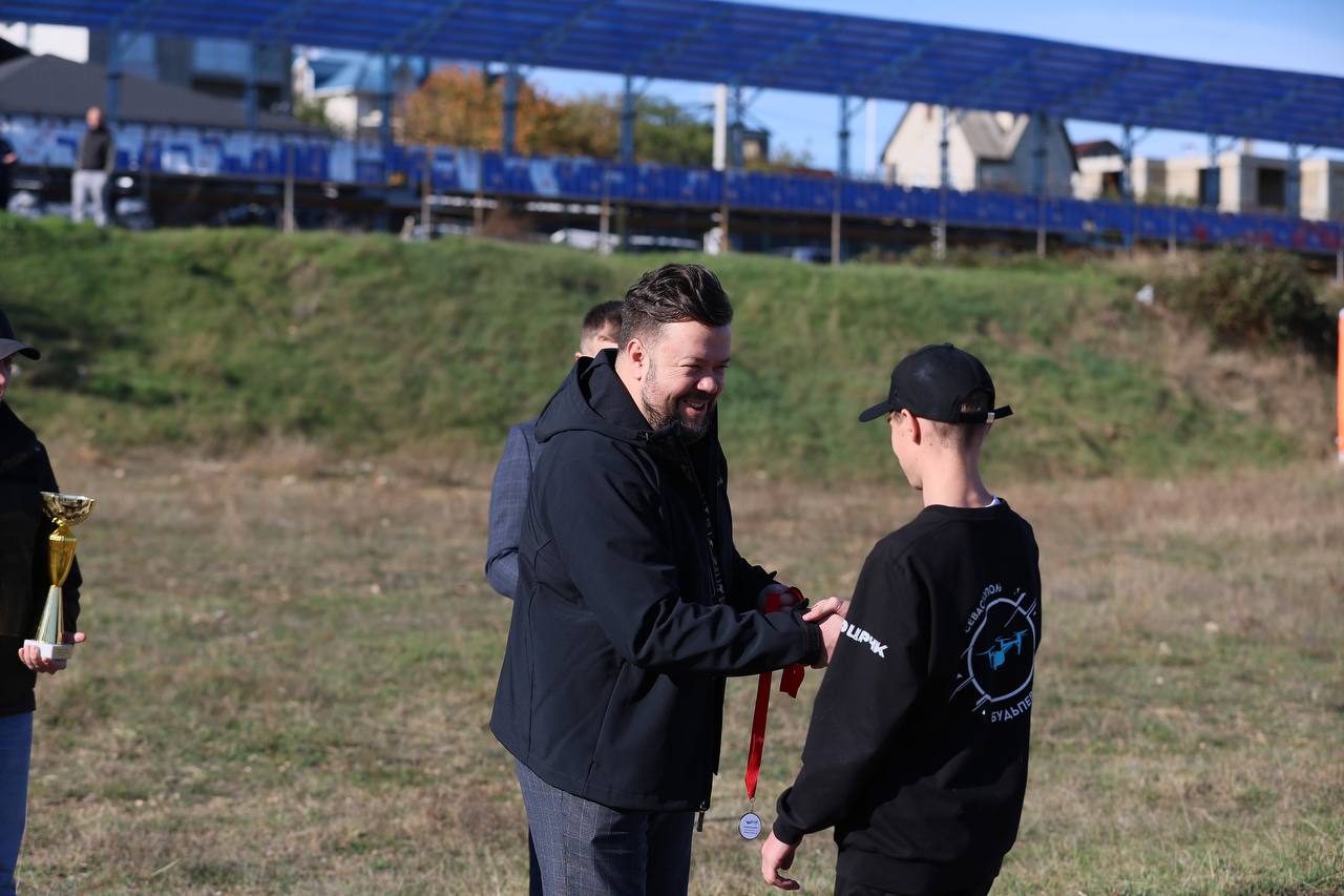 Сергей Резниченко: Поприветствовал участников первого в истории Севастополя первенства и чемпионата города по гонкам дронов Сергей Резниченко: Поприветствовал участников первого в истории Севастополя первенства и чемпионата города по гонкам дронов