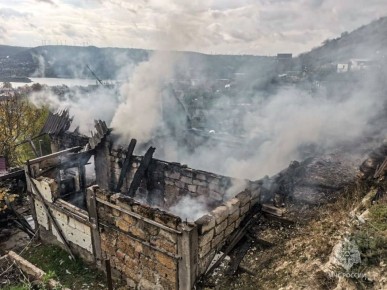 В Инкермане тушили пожар. В одноэтажном частном доме произошло возгорание