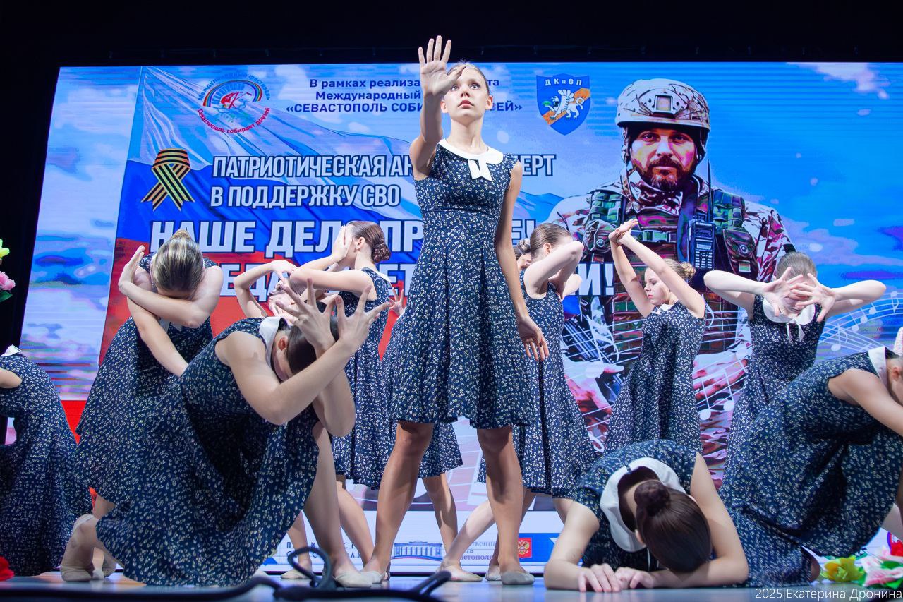 «Здесь историей дышит, каждый шаг под ногами... Нитью мужества вышит, флаг Побед над врагами!» «Здесь историей дышит, каждый шаг под ногами... Нитью мужества вышит, флаг Побед над врагами!»