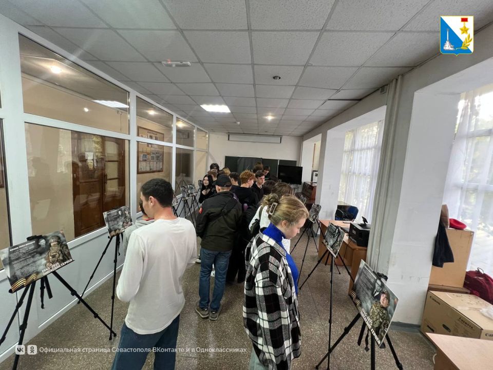Урок мужества. О настоящей отваге, связи поколений и поддержке фронта со студентами колледжа сервиса и торговли поговорили поэтесса Мария Батюхно и ветеран спецоперации Егор Тимофеев Урок мужества. О настоящей отваге, связи поколений и поддержке фронта со студентами колледжа сервиса и торговли поговорили поэтесса Мария Батюхно и ветеран спецоперации Егор Тимофеев