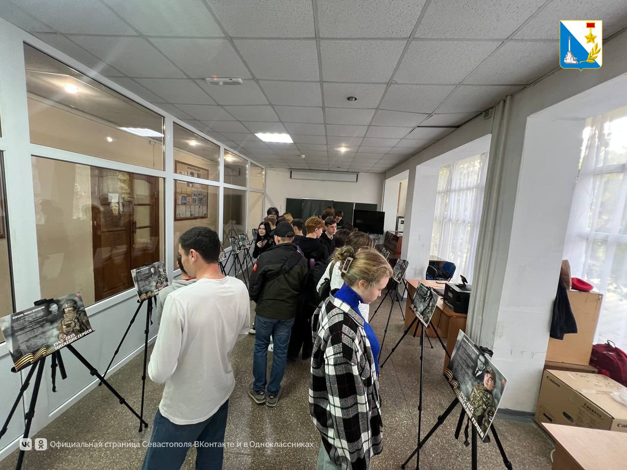 Урок мужества. О настоящей отваге, связи поколений и поддержке фронта со студентами колледжа сервиса и торговли поговорили поэтесса Мария Батюхно и ветеран спецоперации Егор Тимофеев Урок мужества. О настоящей отваге, связи поколений и поддержке фронта со студентами колледжа сервиса и торговли поговорили поэтесса Мария Батюхно и ветеран спецоперации Егор Тимофеев