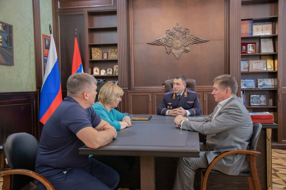 Начальник УМВД России по г. Севастополю генерал-майор полиции Сергей Сигунов провёл рабочую встречу с руководителями профсоюзных организаций