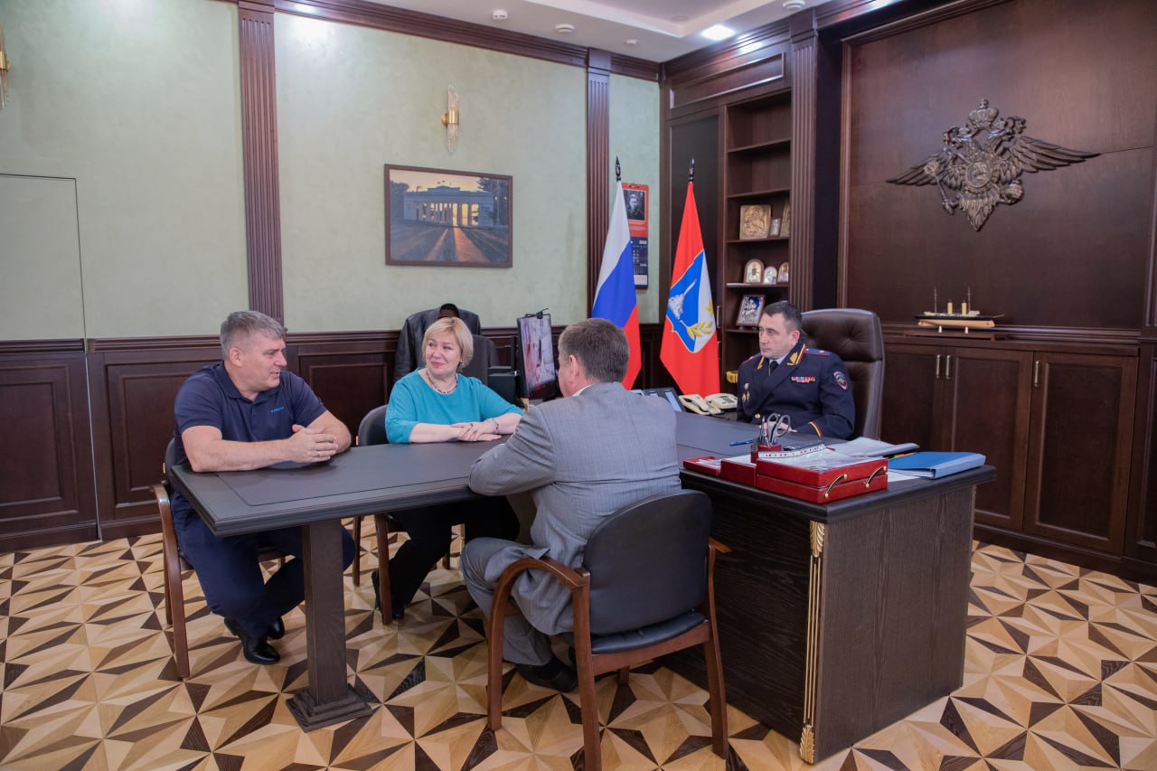 Начальник УМВД России по г. Севастополю генерал-майор полиции Сергей Сигунов провёл рабочую встречу с руководителями профсоюзных организаций Начальник УМВД России по г. Севастополю генерал-майор полиции Сергей Сигунов провёл рабочую встречу с руководителями профсоюзных организаций