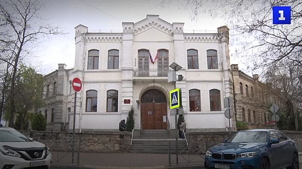 Федеральный «Знак качества» получили севастопольские гимназия №1 им. Пушкина и школа №3 им. Невского одними из первых образовательных учреждений в РФ