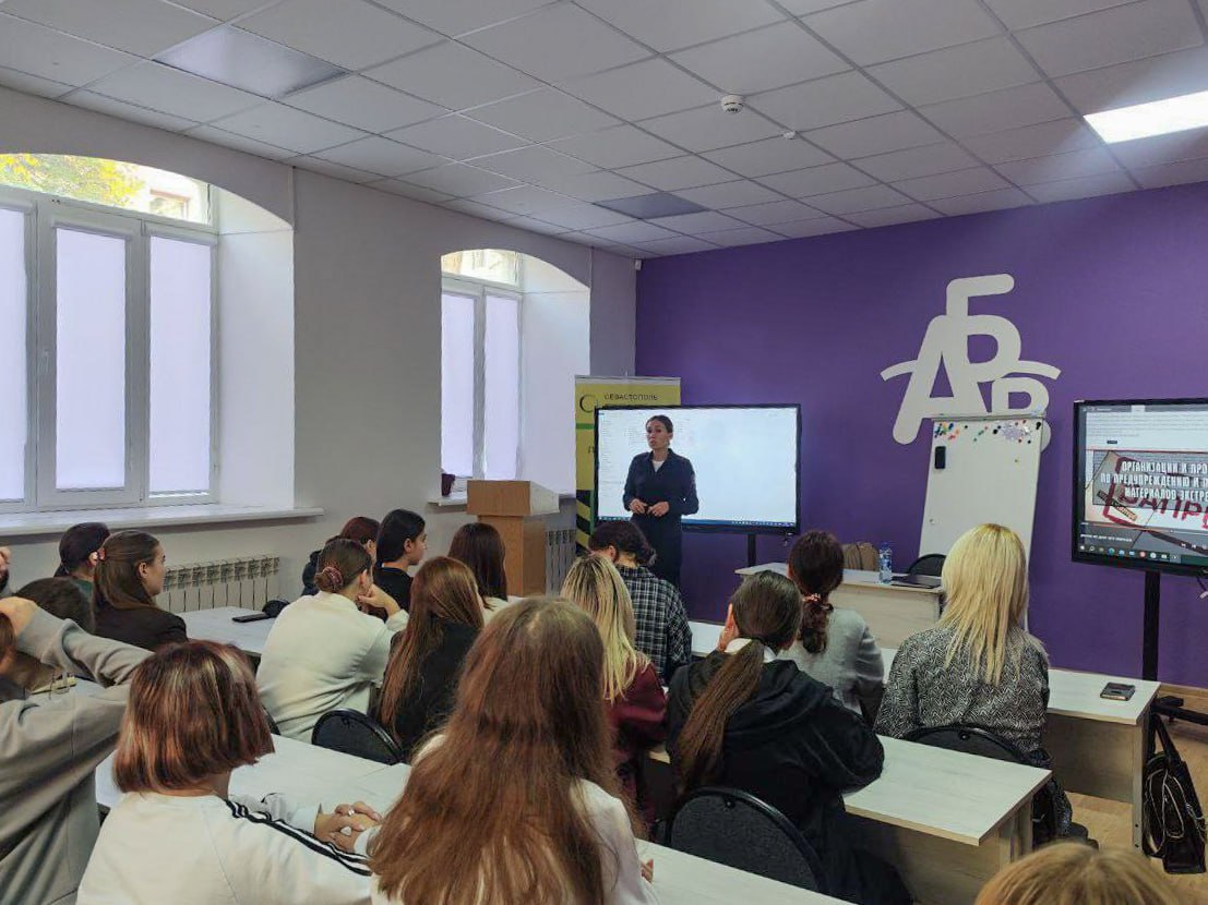 В Севастополе сотрудники полиции провели первую профилактическую лекцию в рамках операции «Чистое поколение-2025» В Севастополе сотрудники полиции провели первую профилактическую лекцию в рамках операции «Чистое поколение-2025»