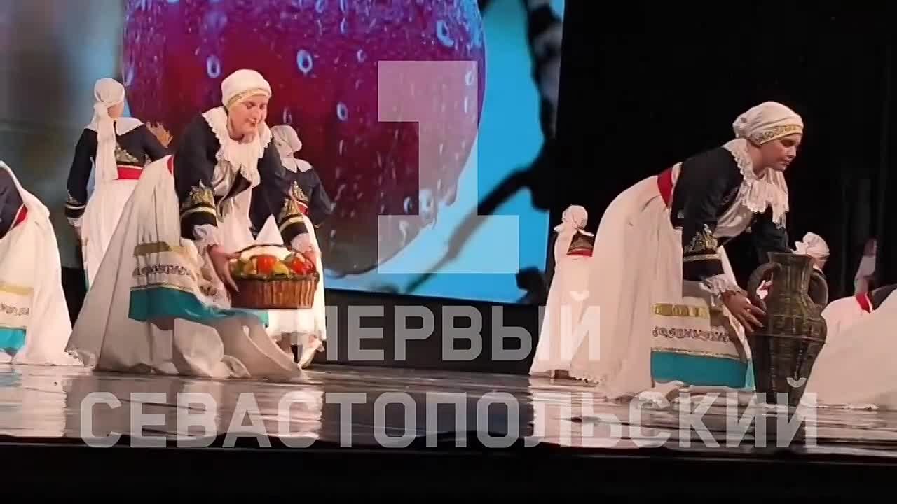 90-летние традиции греков Донбасса: легендарные «Сартанские самоцветы» представили свою культуру в Севастополе