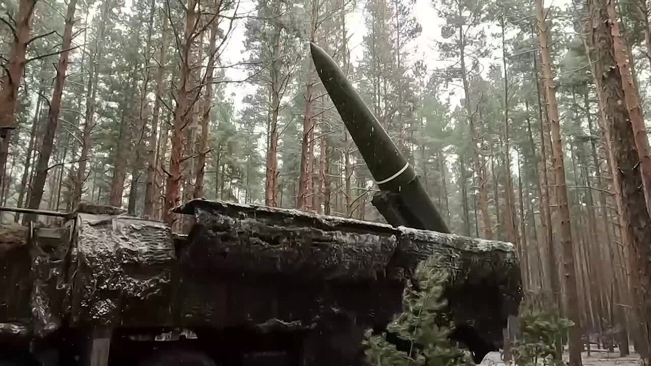 Министр обороны поздравил военнослужащих с Днём ракетных войск и артиллерии