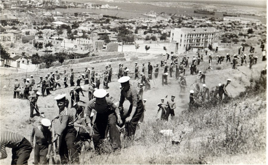Андрей Марочко: #Дата. 19 ноября 1944 года — постановление Совнаркома СССР о мерах по восстановлению города Севастополя