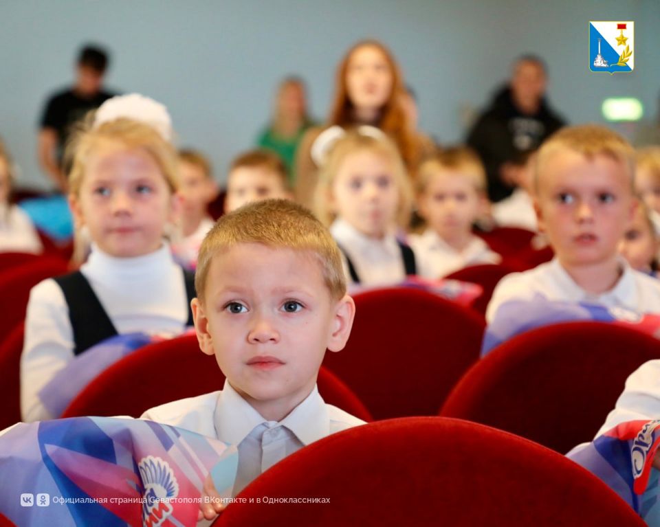 750 севастопольских школьников вступили в ряды «Орлят России» 750 севастопольских школьников вступили в ряды «Орлят России»