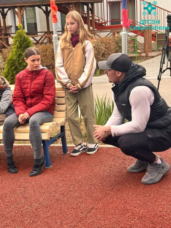 Уже 27 лет Социальный приют для детей и подростков помогает несовершеннолетним ребятам и членам их семей справляться с непростыми жизненными ситуациями Уже 27 лет Социальный приют для детей и подростков помогает несовершеннолетним ребятам и членам их семей справляться с непростыми жизненными ситуациями